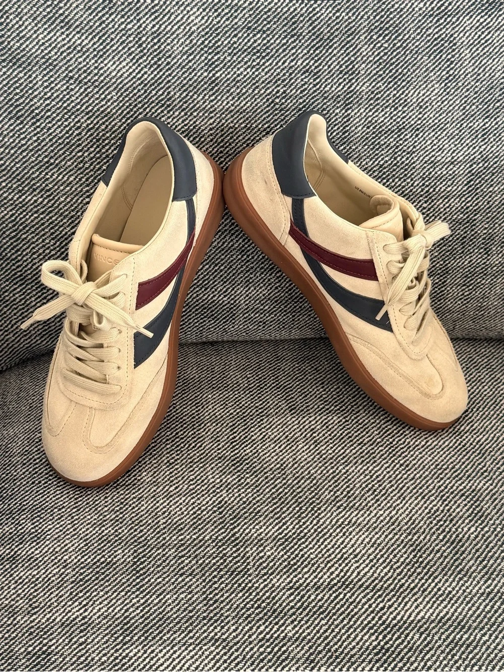 Vince Oasis Leather & Suede Sneakers Cream w/Navy & Burgundy Accents Sz Womens 8